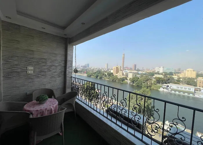 شقه علي النيل View كامل للنيل وبرج القاهره