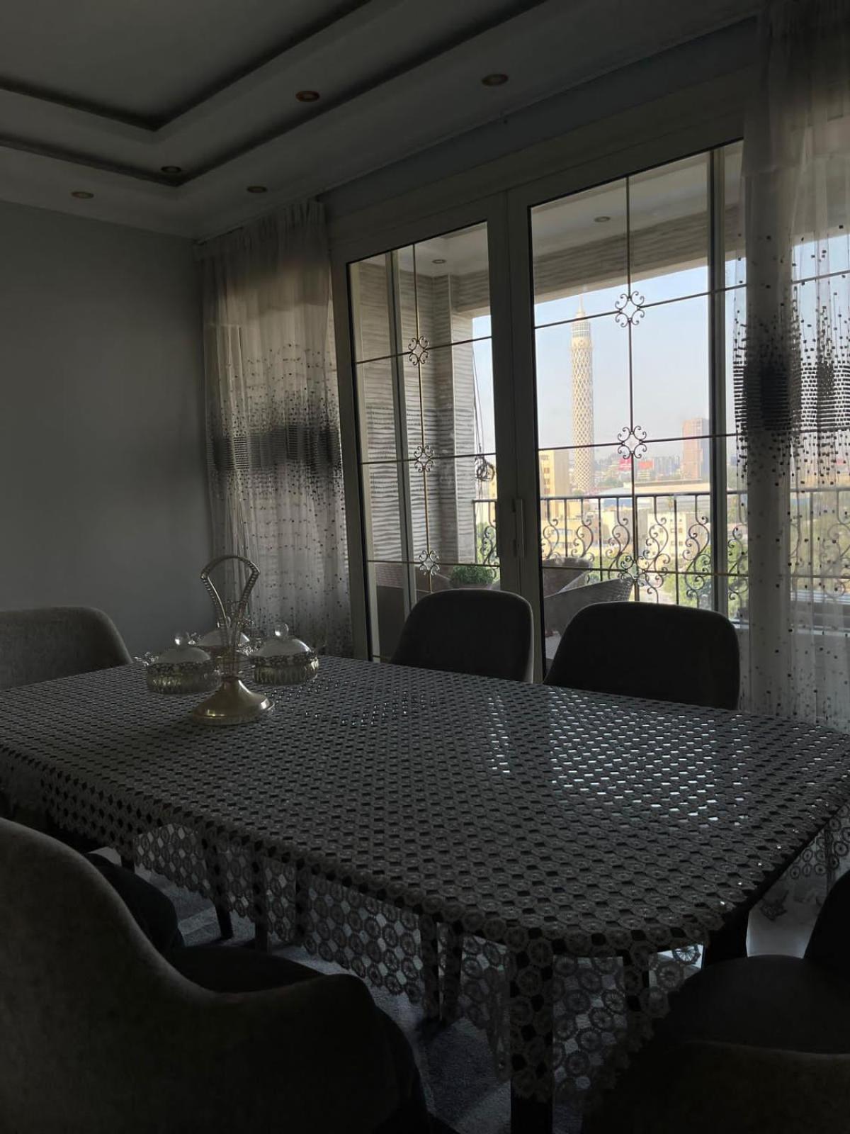 شقه علي النيل View كامل للنيل وبرج القاهره Apartment