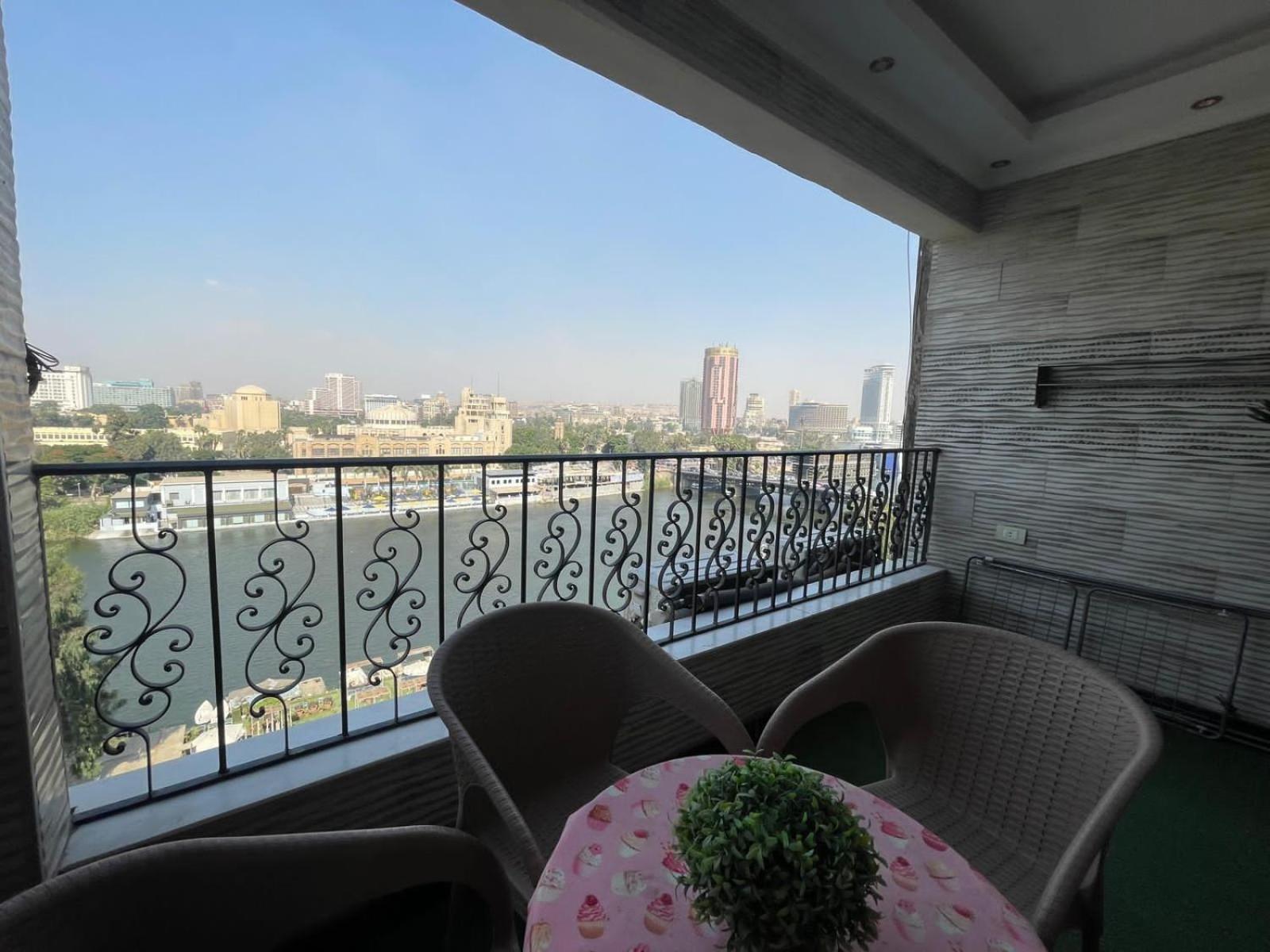 Apartment شقه علي النيل View كامل للنيل وبرج القاهره
