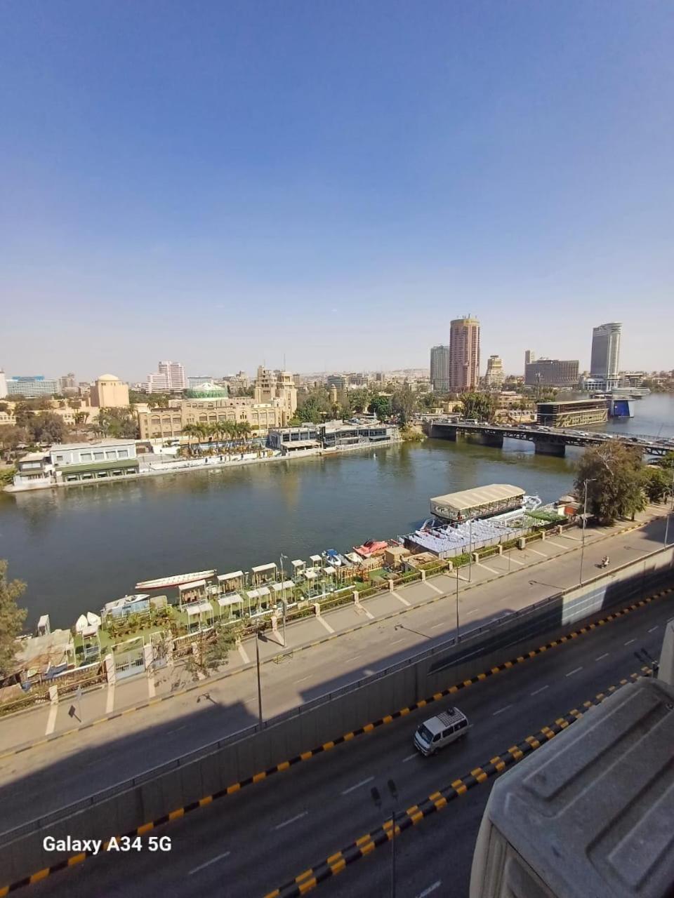 شقه علي النيل View كامل للنيل وبرج القاهره El Cairo